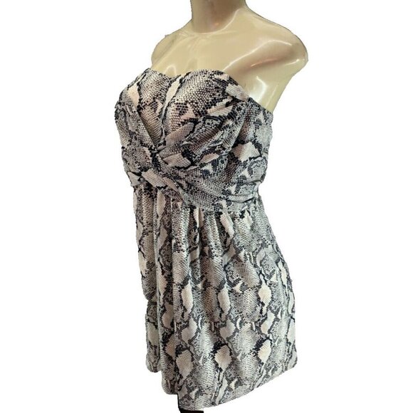 Torrid +5 Gray Animal Print Twisted Draped Lined Smocked Back Strapless Blouse - Picture 3 of 5